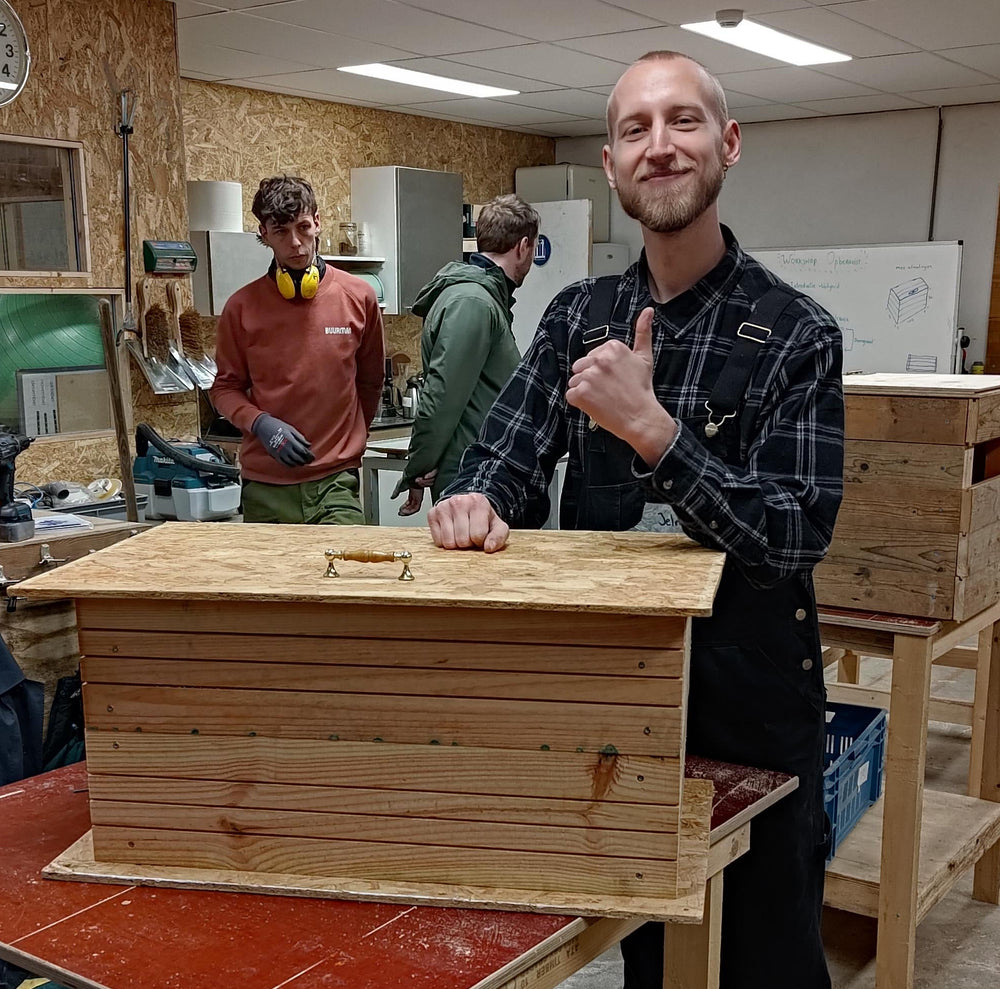 Workshop (1 day): Build a storage chest