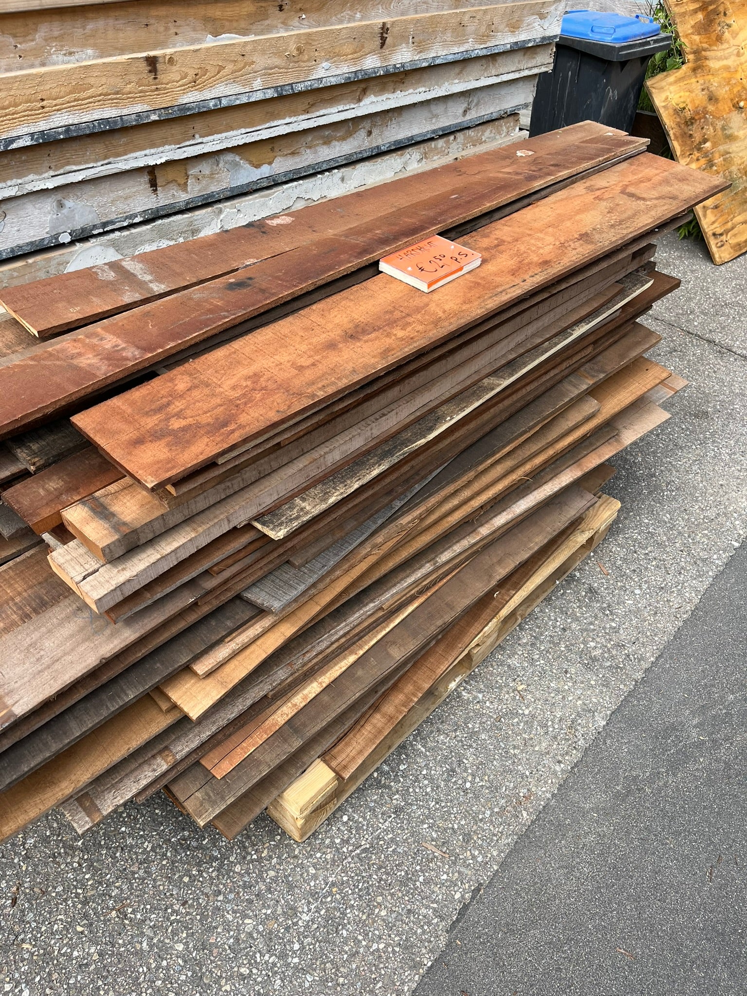 Hardhout korte stukken €2,50 ps