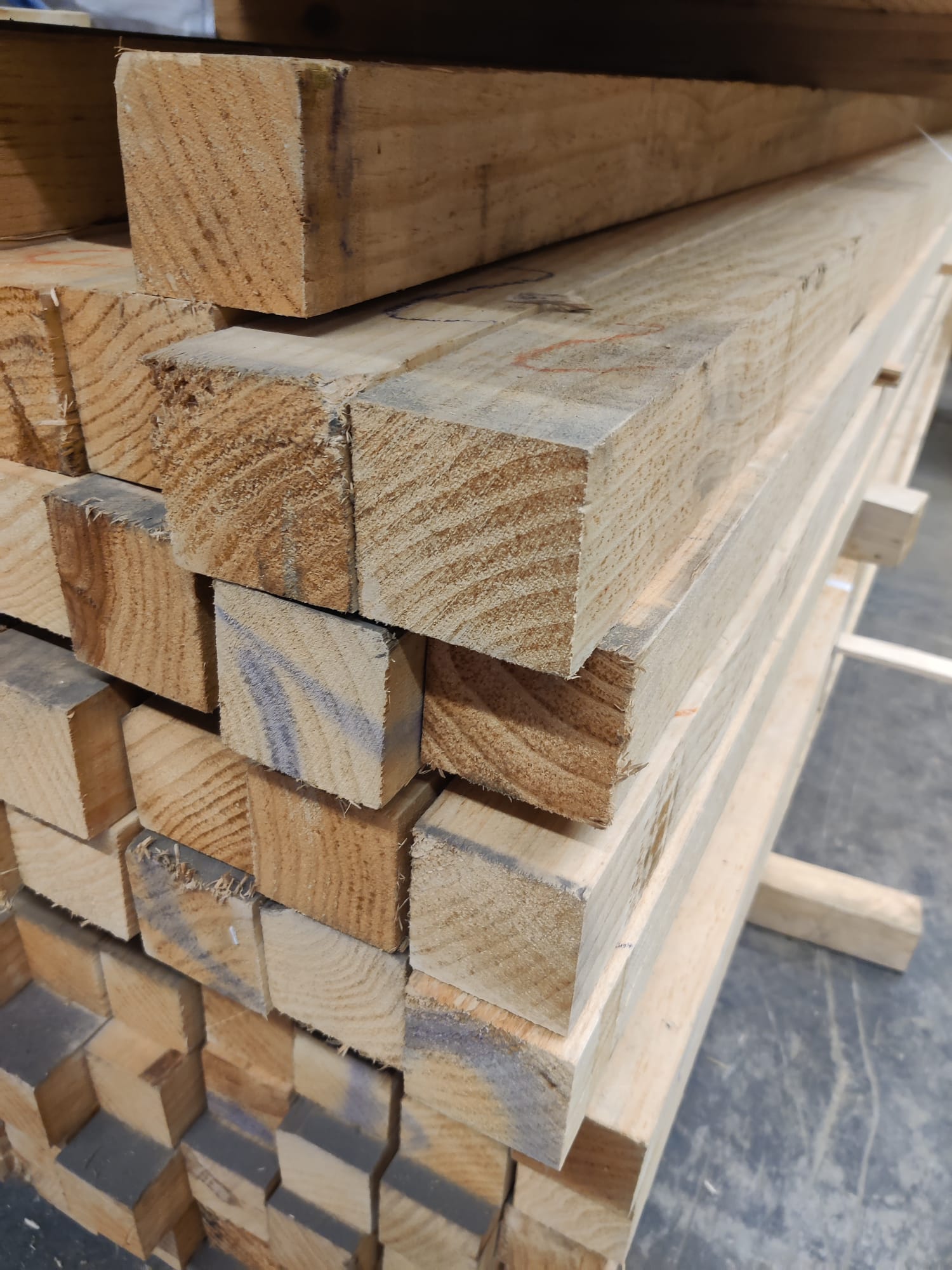 Radiata Pine balken 77x86 270cm