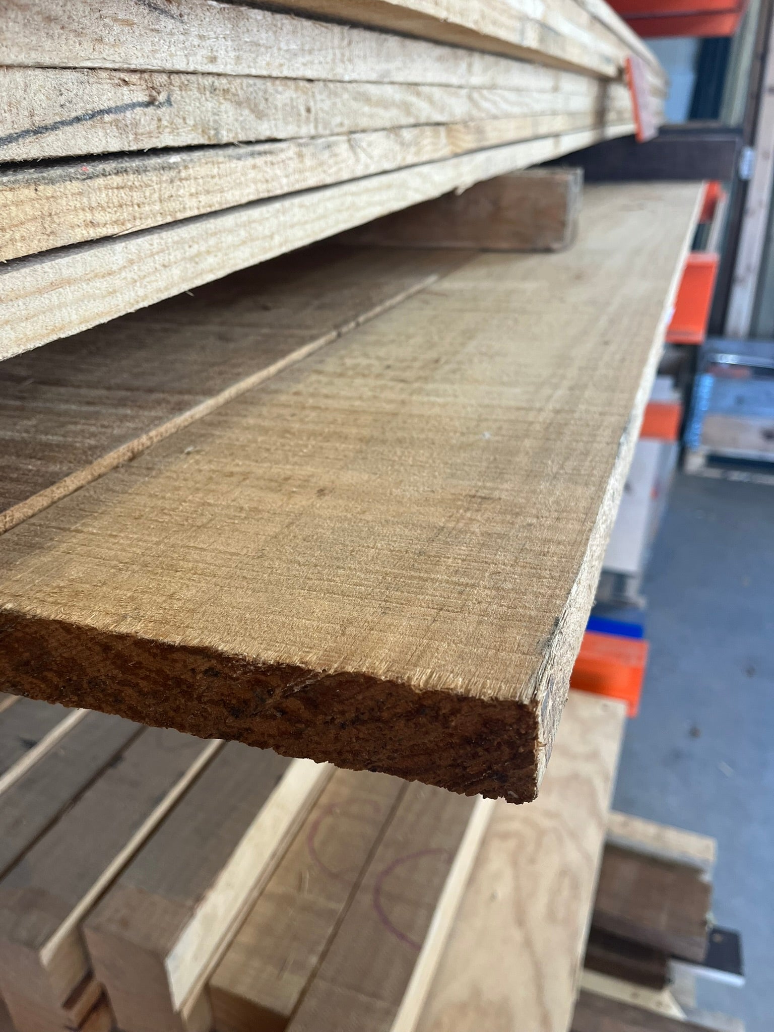Radiata pine 32x200x2550 €20,-