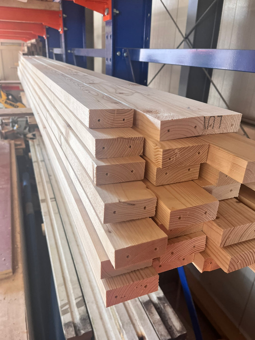 Vuren balk / lat 27x 70 x 3200mm €5,-